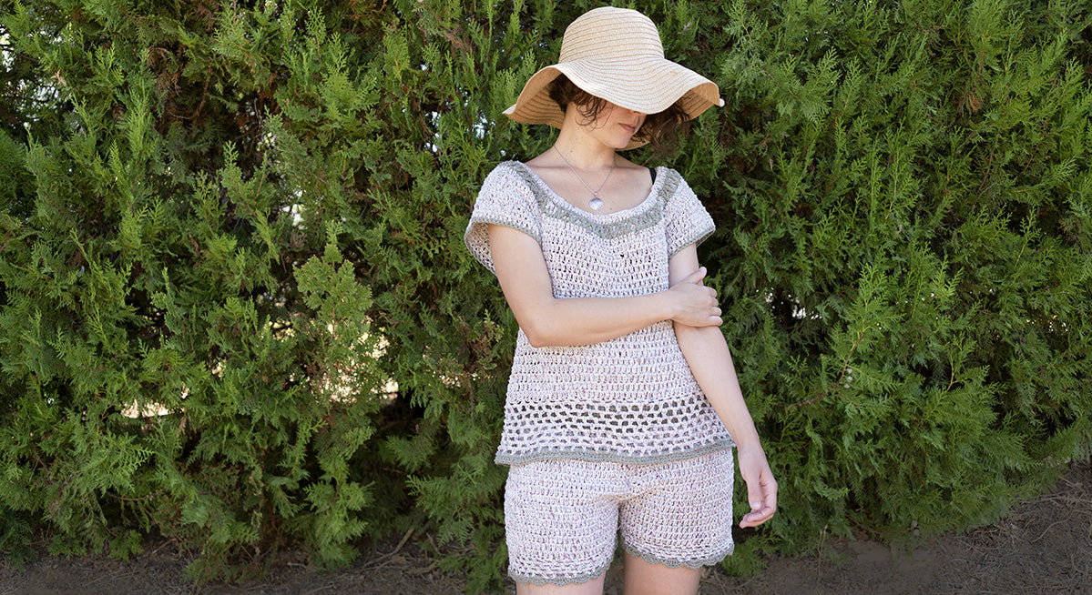 Short Green Caricia Nature