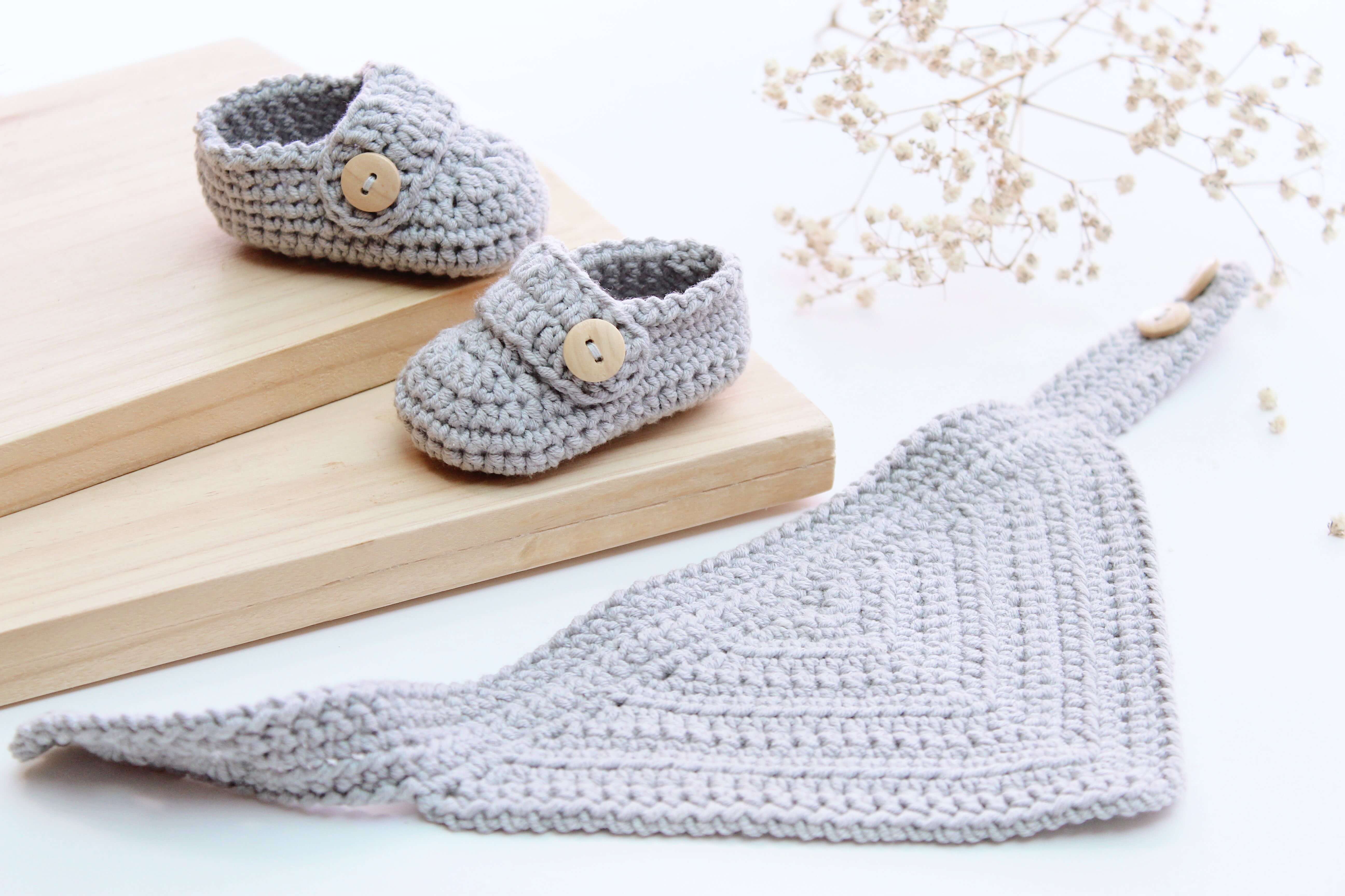 Set de babero y patucos Love Alfonso