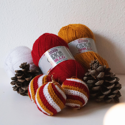 BOLAS DE NAVIDAD CON LANAS CARICIA