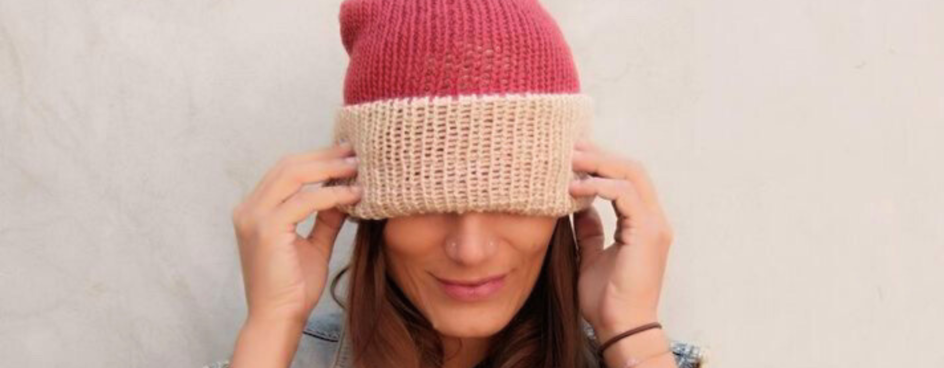 Descubre el encanto de los gorros tejidos con Lanas Caricia