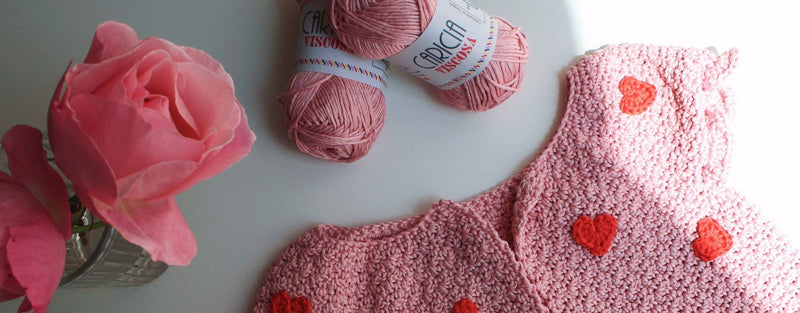 Girl's sweater pattern: easy and adorable crochet project